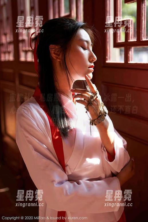 蜜桃社-冰露 蜜桃社 - 私房黑丝画风独特,冰露一出,心都要飞了,图包里的小细节,还不直白,但你能猜到的……