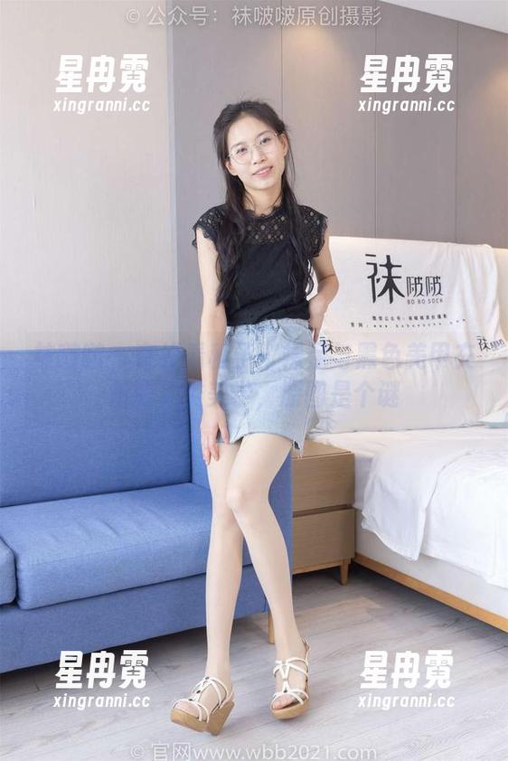 袜啵啵 - 在线看稚予：裸足与黑色美甲交织的另类美学，原图是个谜