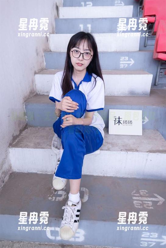 袜啵啵 - 无圣光下的稚予裸足，图包里藏着的淘气