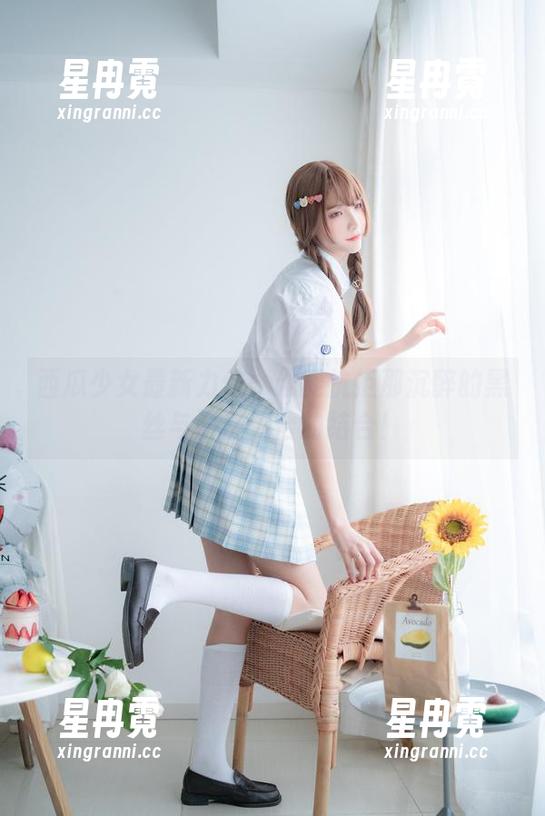 西瓜少女最新力作：谁能抗拒那沉醉的黑丝与娇羞百合的结合！