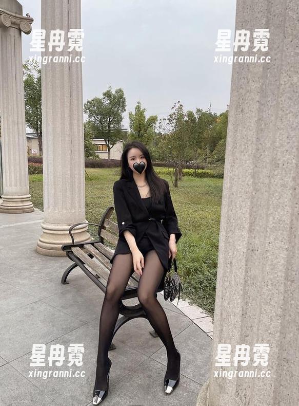 微密圈 - 软妹小九九的全套写真，反差愈加明显，我的眼睛快被勾走了。