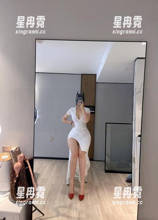 微密圈 - 迷人的五姨太掀起海风新潮流，海边快乐更新中，别让沙子卡到你的眼里哦！
