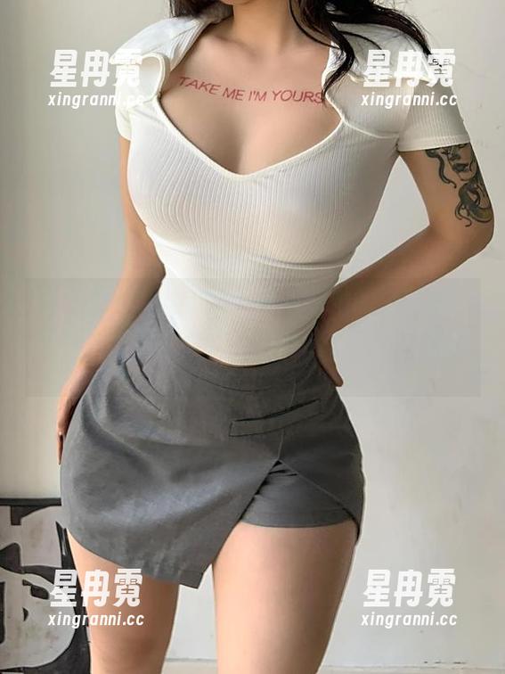 陈佩奇 微密圈 - 私拍中的陈佩奇和她的高跟鞋,貌似在上演一场无声的对话,静而又张扬。