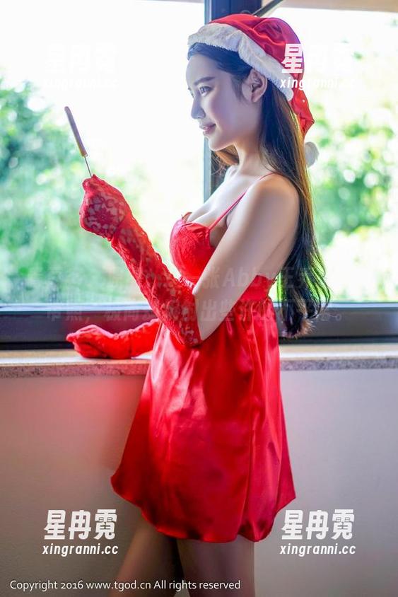 青豆客 - 原图：这一张Abby王乔恩的吊带照，极简却折射出些许的不平常。