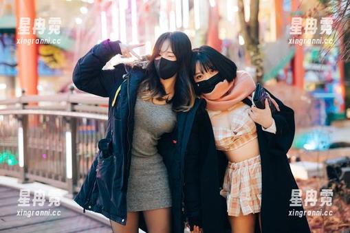 旗袍cos，韩国孙乐乐的图册中透着些许不经意的妩媚。