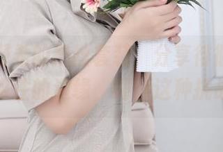 走进鹿野希的黑丝套装，分享徘徊于理智与感性的边缘，啊，这种挑战！